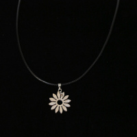 Kette Blume weiß